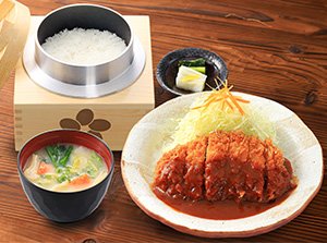 岡山名代デミとんかつ定食
